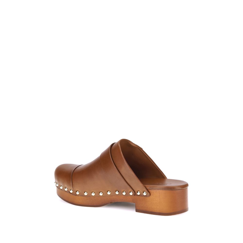 Platform Clogs Mules Sandals by Chloé for women in bos taurus calfskin leather brown features an statuesque Paddington Women's Bos Taurus Calfskin Leather Platform Clogs Mules Sandals silhouette with a refined platform and elegant round toe style.