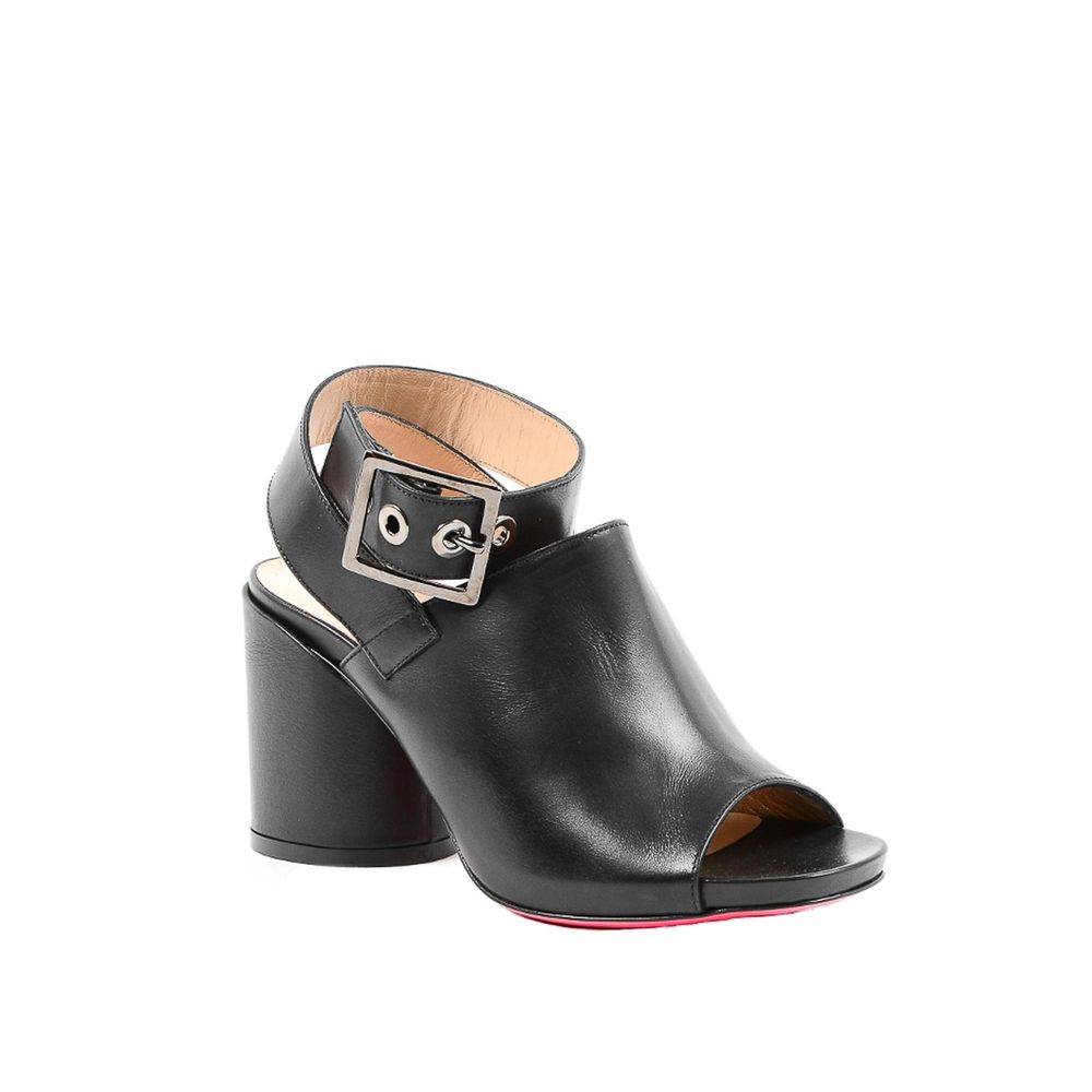 Sandals by Dee Ocleppo for women in leather black features an architectural design from the Women's Leather Sandals collection, defined by a architectural and for a architectural finish.