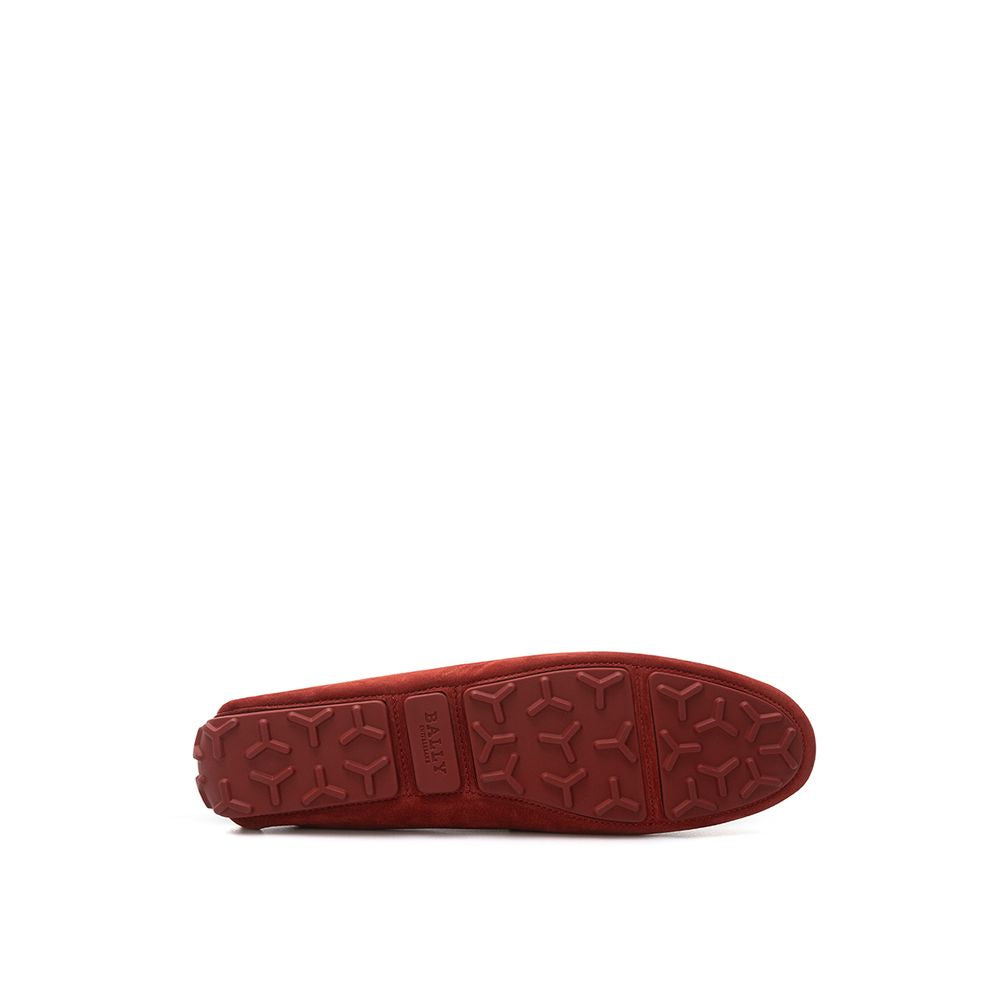 This Loafer Shoes by Bally for men in suede leather & rubber bordeaux features an exquisite silhouette from the Men's Suede Leather & Rubber Loafer Shoes collection, defined by a sophisticated and elegant round toe style.