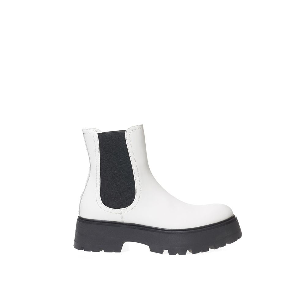 Chelsea Boots by Alexander McQueen for women in leather black & white showcases a impeccable silhouette as Women's Leather Chelsea Boots, artfully defined by a impeccable and a impeccable .