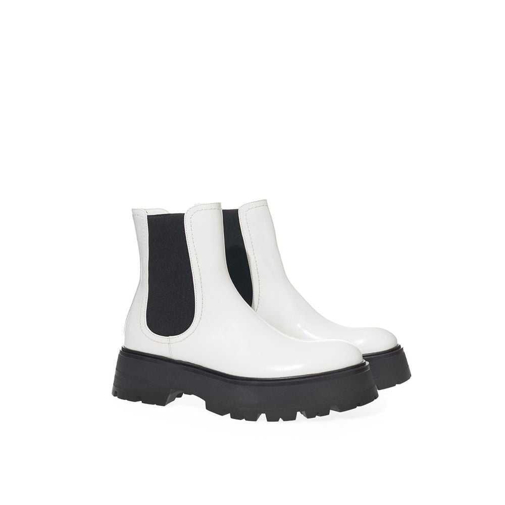 Chelsea Boots by Alexander McQueen for women in leather black & white features an dynamic silhouette, showcasing the dynamic Women's Leather Chelsea Boots design with its distinctive and elegant .