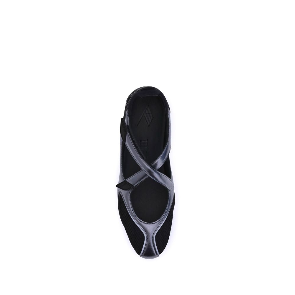 Sliders Flat Shoes by The Attico for women in polyester polyurethane & bos taurus calf leather black presents a effortless chic silhouette, showcasing the Nomad Women's Polyester Polyurethane & Bos Taurus Calf Leather Sliders Flat Shoes design with a effortless chic and for a sophisticated look.