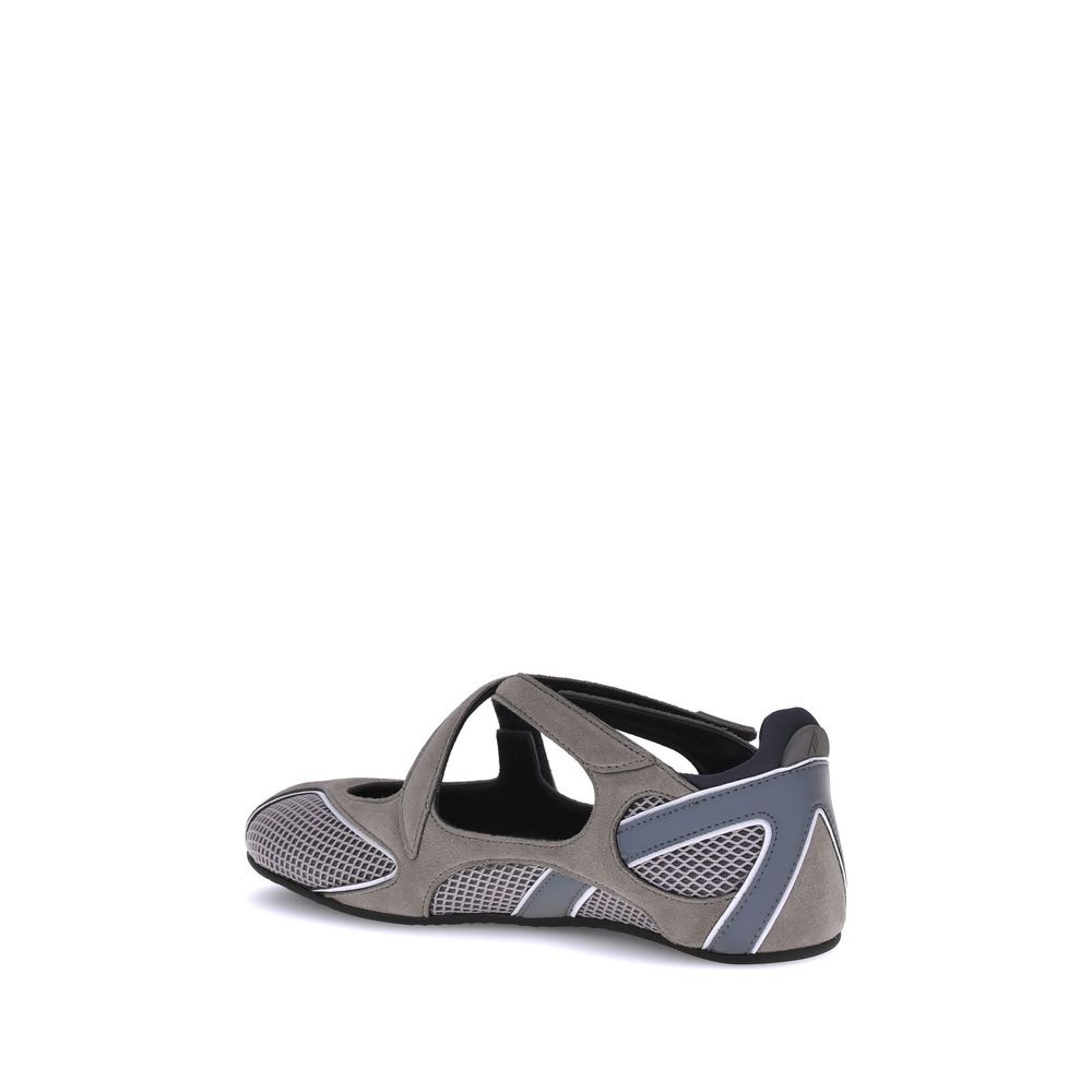 Espadrilles Flat Shoes by The Attico for women in polyester polyurethane & bos taurus calf leather gray showcases a enchanting silhouette as part of the Nomad Women's Polyester Polyurethane & Bos Taurus Calf Leather Espadrilles Flat Shoes collection, defined by a enchanting and for a enchanting look.