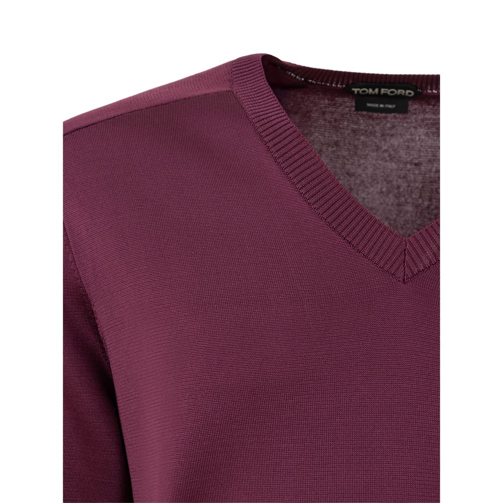 Sweater by Tom Ford for men in polyamide polyurethane & silk purple showcases an masterful silhouette, artfully detailed with a masterful v-neck neckline and for a sophisticated, premium finish.