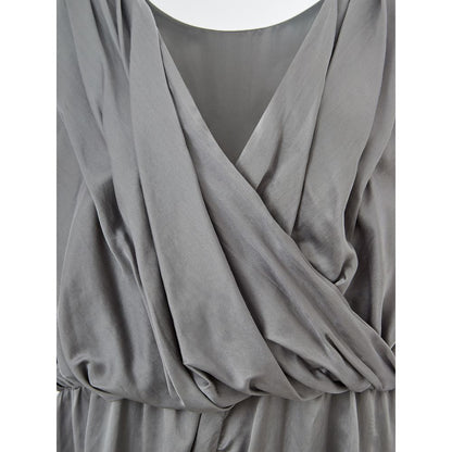 Dress by Lardini for women in cotton & silk gray showcases a striking silhouette, elegantly detailed with a , refined v-neck neckline, and a striking for a striking finish.