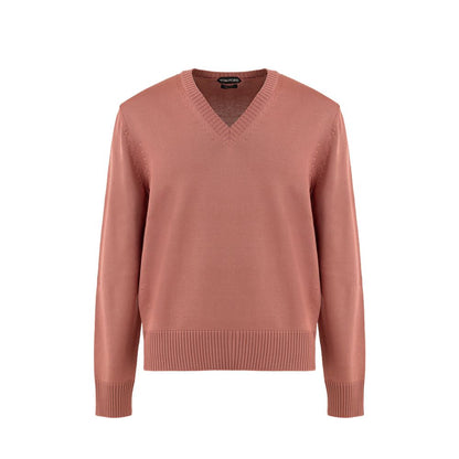 Sweater by Tom Ford for men in cashmere silk & viscose pink showcases a discreet silhouette, finished with a discreet v-neck neckline and for a discreet look.