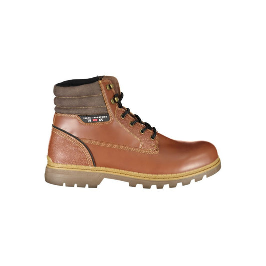 Boots by Carrera for men in polyester brown features an performance-driven Men's Polyester Boots silhouette, defined by a sophisticated and a performance-driven .