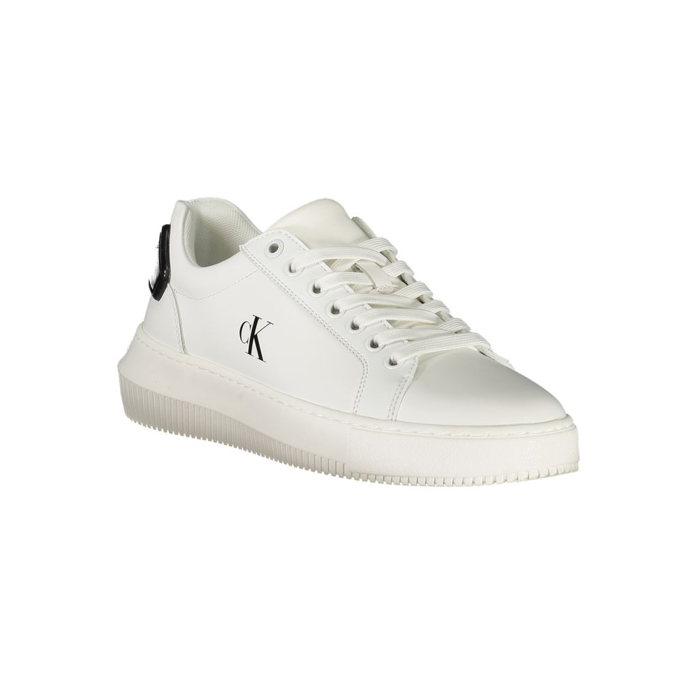 Sneakers by Calvin Klein for women in polyester polyethylene leather black & white features a sumptuous design, perfectly showcasing the sumptuous low-top style of this Crisp Women's Low-Top Polyester Polyethylene Leather Sneakers.