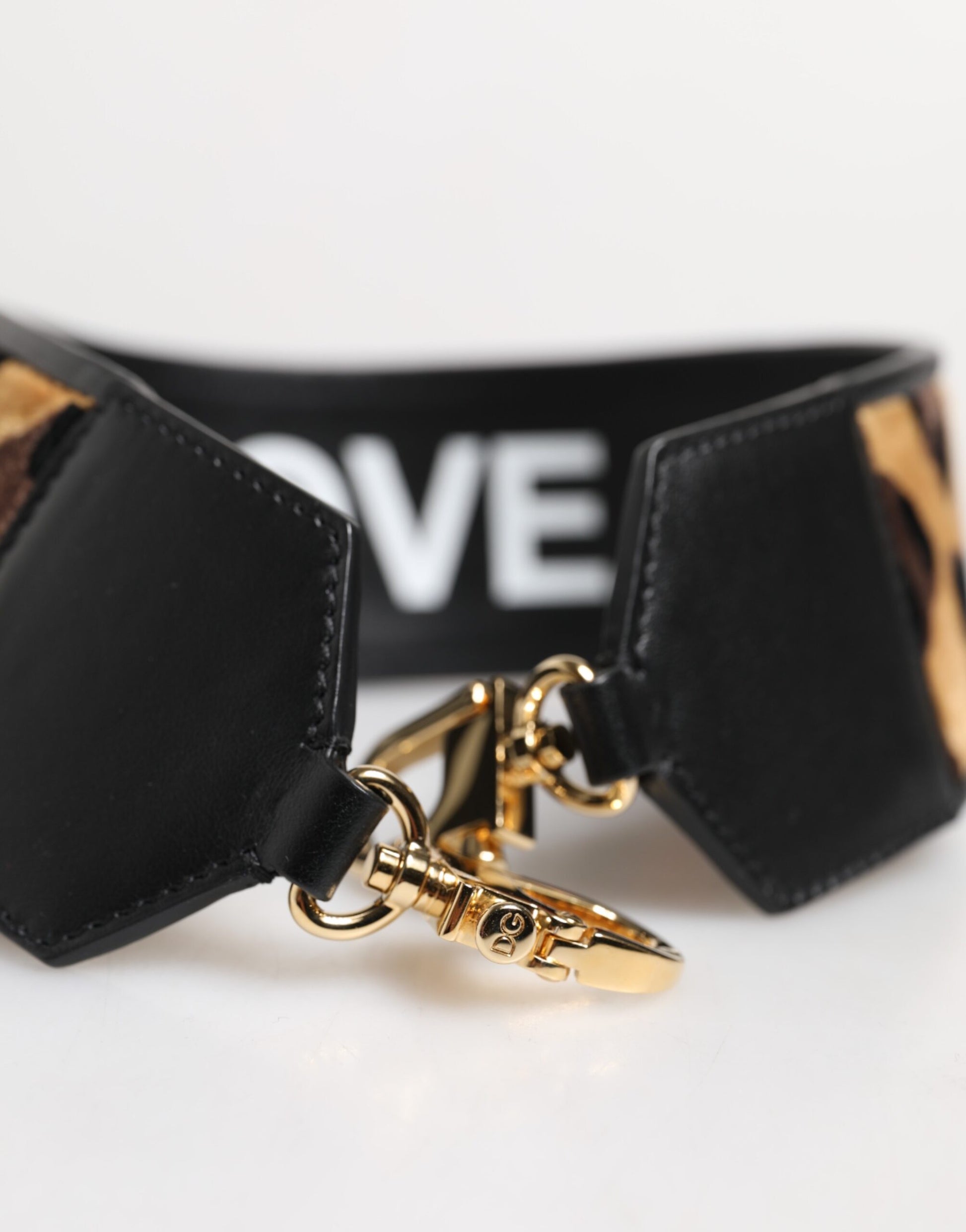 Shoulder Strap by Dolce & Gabbana for women in calfskin leather black, leopard-print & print showcases a enviable design, perfect for elevating any ensemble as part of the Calfskin Leather Shoulder Strap collection.