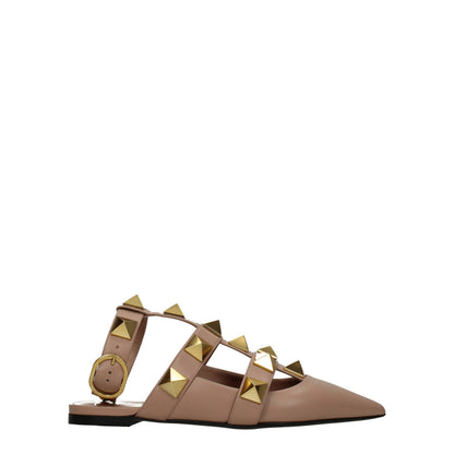 Flat Sandals by Valentino Garavani for women in leather gold, pink & rose features an exquisite silhouette, showcasing the exquisite Women's Leather Flat Sandals with a flat and .