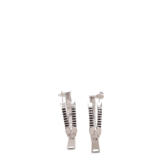Earrings by Marc Jacobs for women in polyamide gray & silver presents a curated silhouette, artfully showcasing the curated and refined aesthetic of the Women's Silver Earrings.