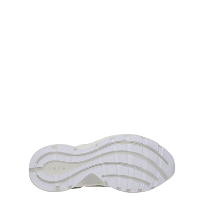 Sneakers by Veja for women in rubber & fabric gray & pearl presents a impeccable silhouette as Women's Fashion Rubber & Fabric Sneakers, expertly defined by a impeccable fashion style for a impeccable, high-fashion look.