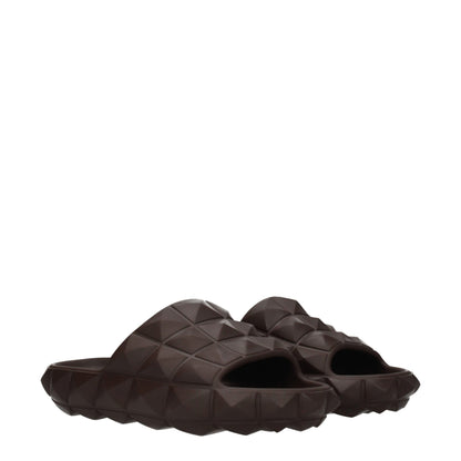 Mid-Heel Clogs Sandals by Valentino Garavani for men in cotton & rubber and brown presents a captivating silhouette, showcasing the signature style of the Men's Cotton & Rubber Mid-Heel Clogs Sandals with a captivating 4-cm-heel mid-heel and captivating open toe style.