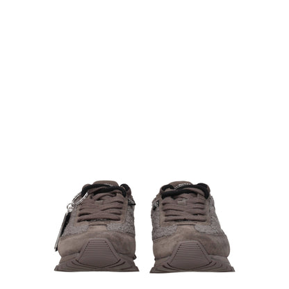 Sneakers by Marc Jacobs for women in leather & fur gray presents a sumptuous silhouette, artfully capturing the essence of the Women's Casual Leather & Fur Sneakers with its sumptuous casual style design.