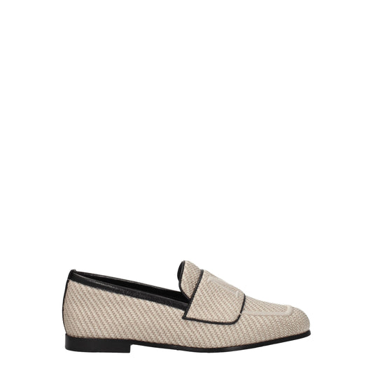 Flat Loafer Chukka-Desert Shoes by Max Mara for unisex in leather beige showcases a timeless silhouette from the Unisex Leather Flat Loafer Chukka-Desert Shoes collection, featuring a timeless flat and round toe style for a timeless finish.