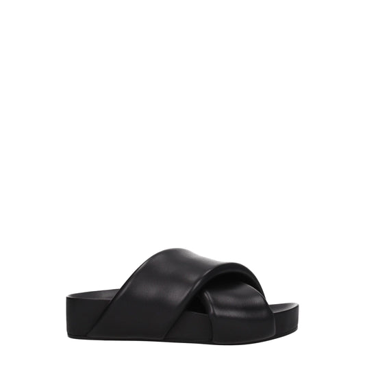 Mid-Heel Clogs Sandals by Jil Sander for women in leather black features an architectural design from the Women's Leather Mid-Heel Clogs Sandals collection, defined by a architectural 4-cm-heel mid-heel and open toe style for a architectural finish.