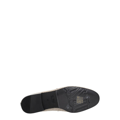 Flat Loafer Chukka-Desert Shoes by Max Mara for unisex in leather beige features an effortless chic silhouette, showcasing the Unisex Leather Flat Loafer Chukka-Desert Shoes design with an effortless chic flat and a round toe style for a effortless chic look.