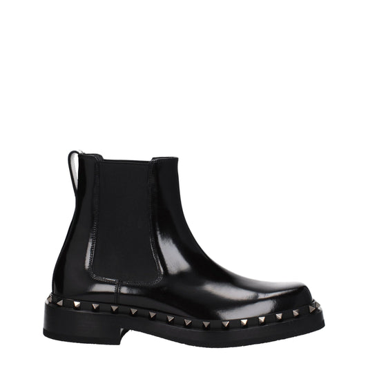 Low-Heel Ankle Boots by Valentino Garavani for men in leather & rubber black & silver showcases a impeccable silhouette as Men's Leather & Rubber Low-Heel Ankle Boots, artfully defined by a impeccable 3-5-cm-heel low-heel and a impeccable round toe style.