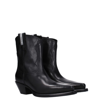 Mid-Heel Ankle Boots by Premiata for women in leather black features an enchanting design from the Women's Leather Mid-Heel Ankle Boots collection, highlighting a enchanting 4-5-cm-heel mid-heel and for a refined look.