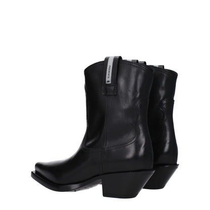 Mid-Heel Ankle Boots by Premiata for women in leather black features an high-performance silhouette, showcasing the sophisticated design of the Women's Leather Mid-Heel Ankle Boots with a 4-5-cm-heel mid-heel and a refined .