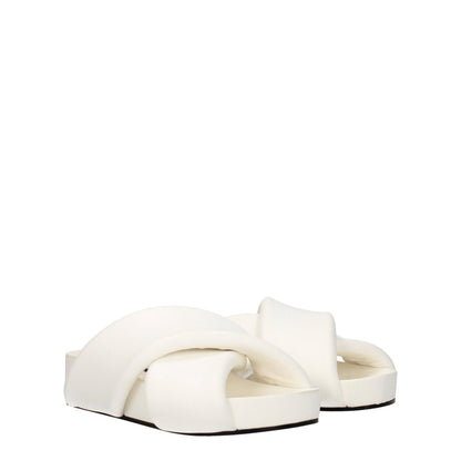 Mid-Heel Clogs Sandals by Jil Sander for women in leather white showcases a sculptural silhouette as Women's Leather Mid-Heel Clogs Sandals, defined by a sculptural 4-cm-heel mid-heel and sculptural open toe style for a sculptural look.