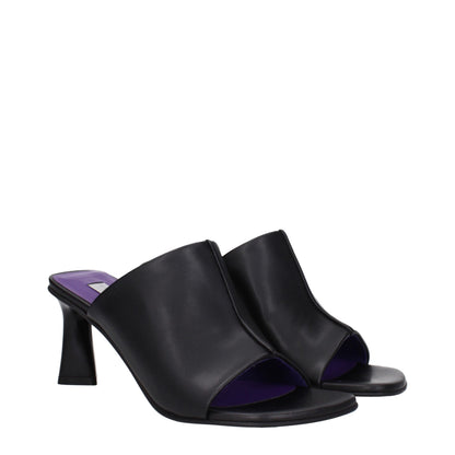 Mid-Heel Sandals by Stella McCartney for women in leather and black presents a captivating silhouette, showcasing the signature style of the Women's Leather Mid-Heel Sandals with a captivating 7-5-cm-heel mid-heel and captivating open toe style.