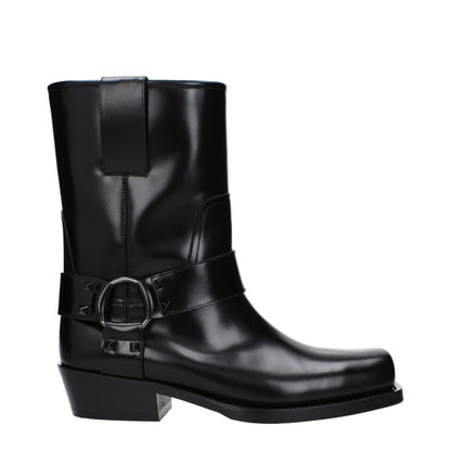Mid-Heel Ankle Boots by Valentino Garavani for women in leather black features an effortless chic silhouette from the Women's Leather Mid-Heel Ankle Boots collection, showcasing a effortless chic 4-5-cm-heel mid-heel and refined square toe style for an effortless chic look.