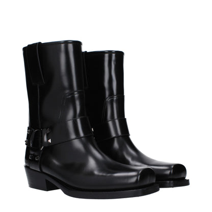 Mid-Heel Ankle Boots by Valentino Garavani for women in leather black showcases a ergonomic silhouette from the Women's Leather Mid-Heel Ankle Boots collection, featuring a ergonomic 4-5-cm-heel mid-heel and a ergonomic square toe style.