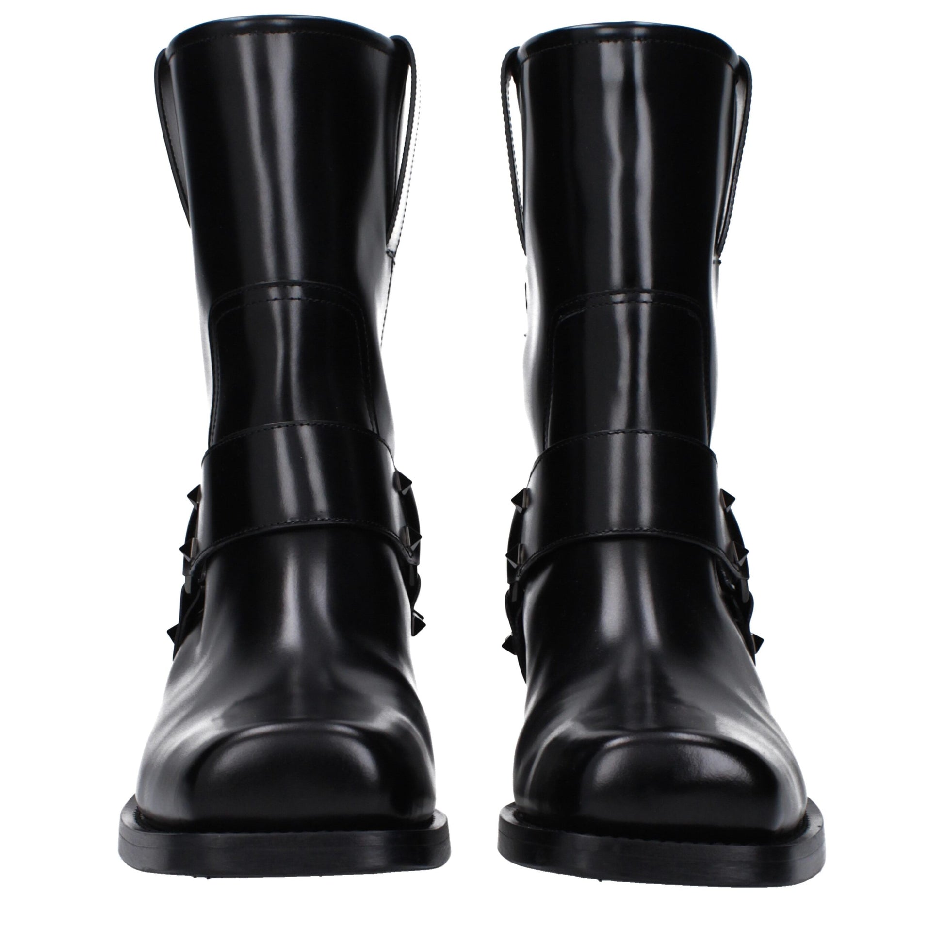 Mid-Heel Ankle Boots by Valentino Garavani for women in leather black features an high-performance silhouette, showcasing the sophisticated design of the Women's Leather Mid-Heel Ankle Boots with a 4-5-cm-heel mid-heel and a refined square toe style.
