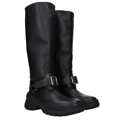 Mid-Heel Boots by Burberry for women in leather & rubber black & silver features an high-performance silhouette, showcasing the sophisticated design of the Women's Leather & Rubber Mid-Heel Boots with a 5-cm-heel mid-heel and a refined round toe style.