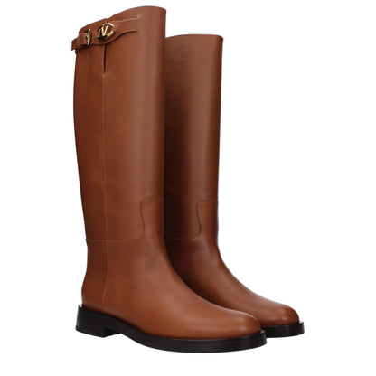 Flat Boots by Valentino Garavani for women in leather brown showcases a ergonomic silhouette from the Women's Leather Flat Boots collection, featuring a ergonomic flat and a ergonomic round toe style.
