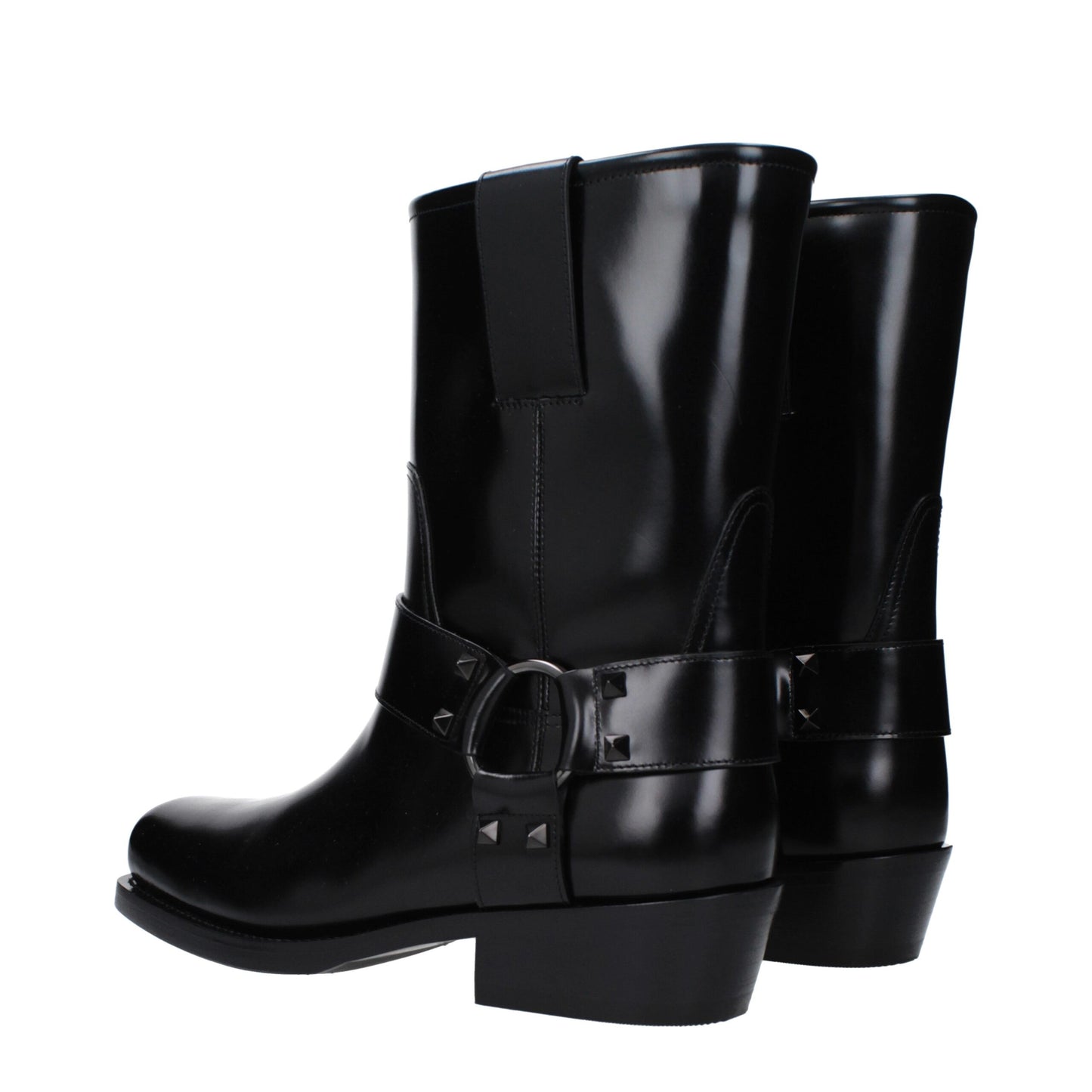 Mid-Heel Ankle Boots by Valentino Garavani for women in leather black showcases a impeccable silhouette as Women's Leather Mid-Heel Ankle Boots, artfully defined by a impeccable 4-5-cm-heel mid-heel and a impeccable square toe style.
