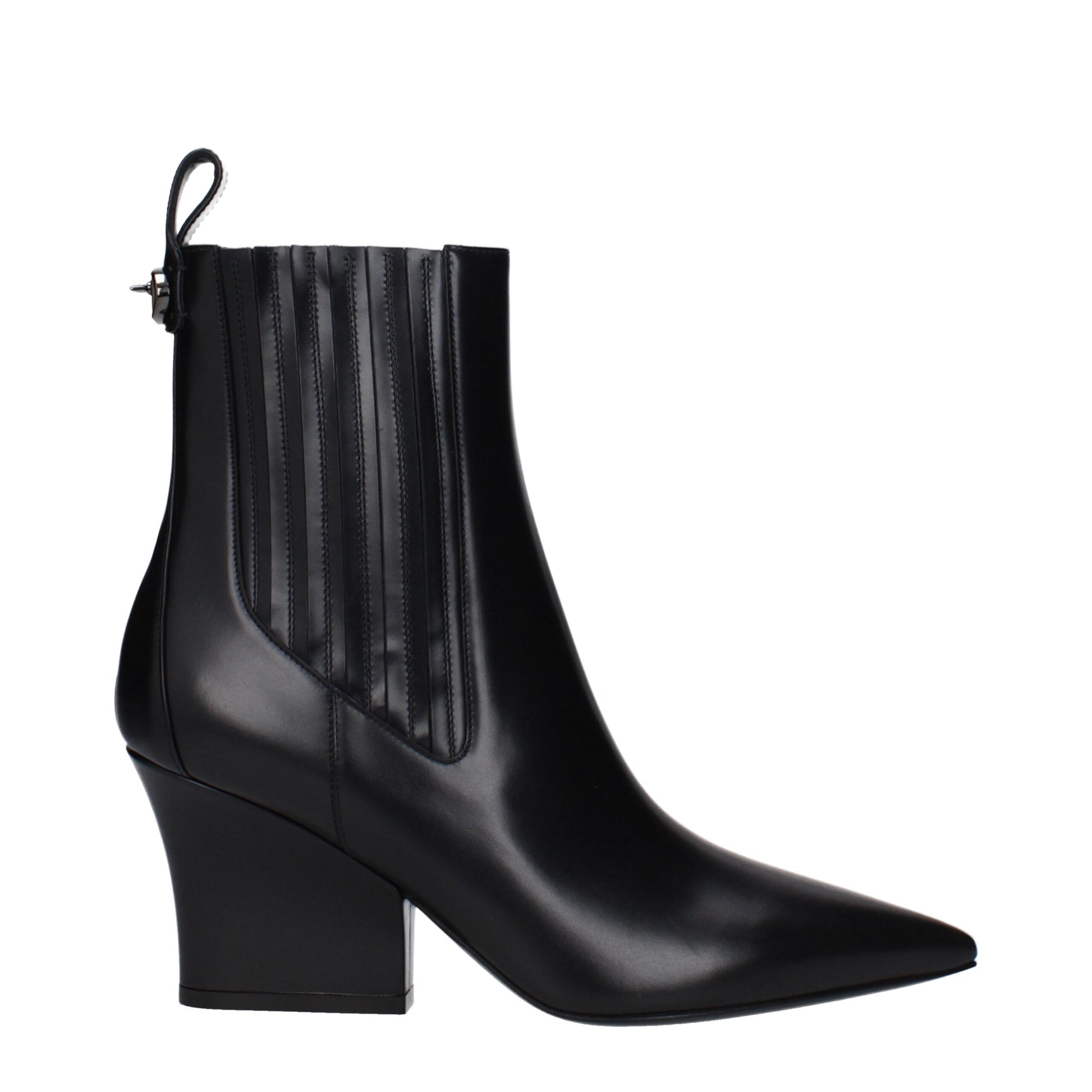 Mid-Heel Ankle Boots by Valentino Garavani for women in leather black features an effortless chic silhouette from the Women's Leather Mid-Heel Ankle Boots collection, showcasing a effortless chic 7-5-cm-heel mid-heel and refined for an effortless chic look.