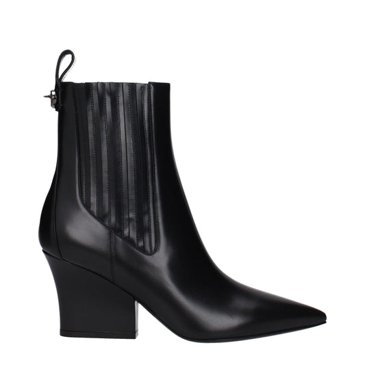 Mid-Heel Ankle Boots by Valentino Garavani for women in leather black features an effortless chic silhouette from the Women's Leather Mid-Heel Ankle Boots collection, showcasing a effortless chic 7-5-cm-heel mid-heel and refined for an effortless chic look.