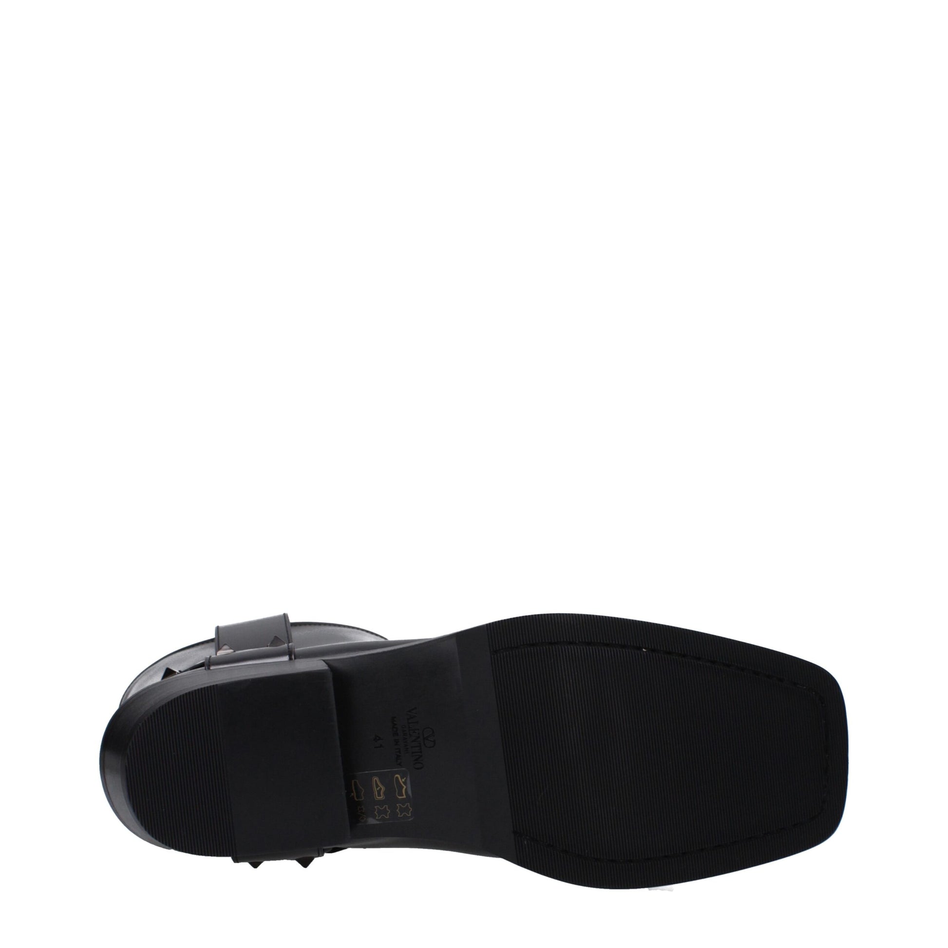 Mid-Heel Ankle Boots by Valentino Garavani for women in leather black features an enchanting design from the Women's Leather Mid-Heel Ankle Boots collection, highlighting a enchanting 4-5-cm-heel mid-heel and square toe style for a refined look.