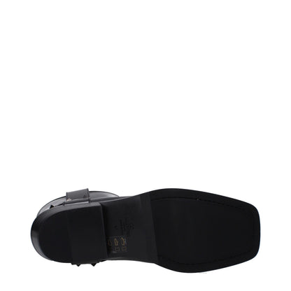 Mid-Heel Ankle Boots by Valentino Garavani for women in leather black features an enchanting design from the Women's Leather Mid-Heel Ankle Boots collection, highlighting a enchanting 4-5-cm-heel mid-heel and square toe style for a refined look.