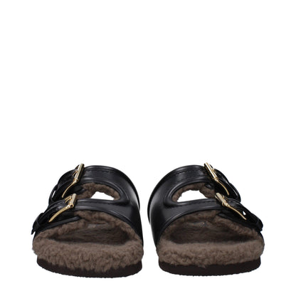 Flat Clogs Slippers by Valentino Garavani for women in leather & rubber black features an effortlessly elegant silhouette, showcasing the Women's Leather & Rubber Flat Clogs Slippers design with an effortlessly elegant flat and a open toe style for a effortlessly elegant look.
