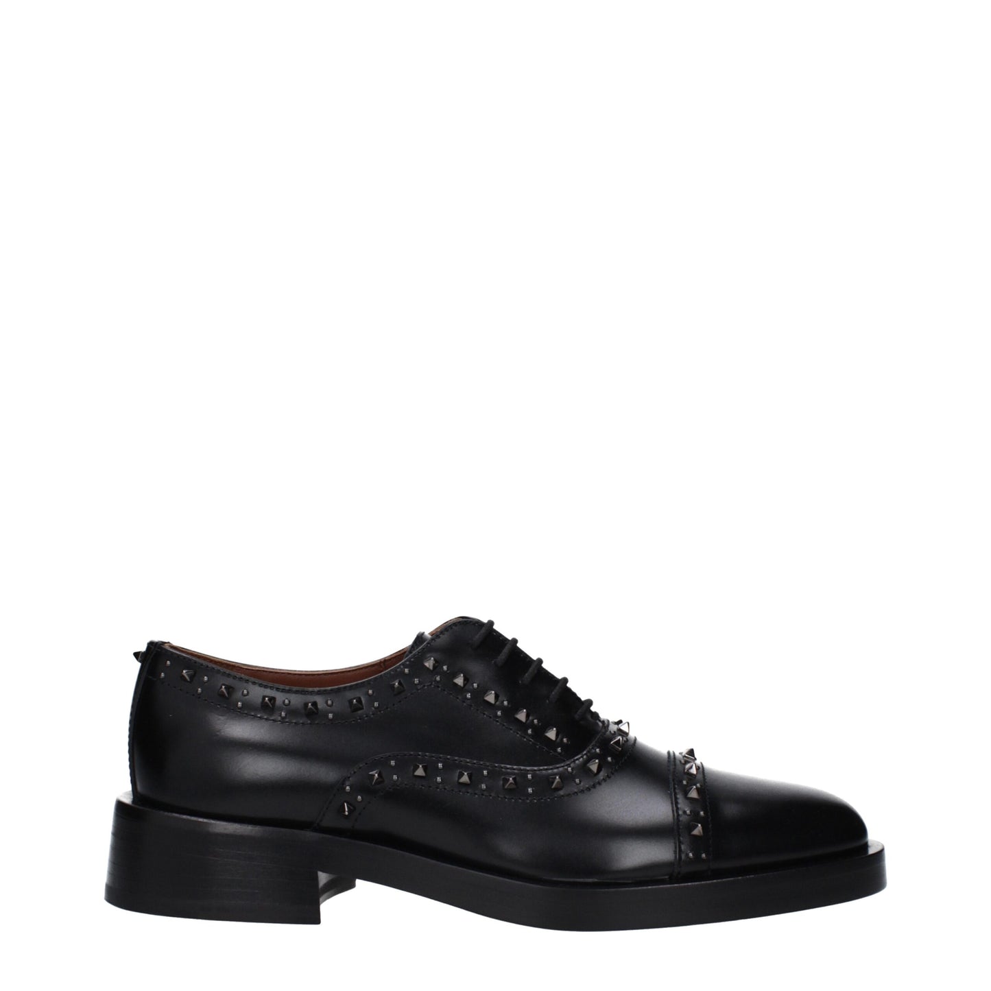 Low-Heel Derby Lace-Up Shoes by Valentino Garavani for unisex in leather black features an ergonomic silhouette, perfectly showcasing Unisex Leather Low-Heel Derby Lace-Up Shoes with its distinct 3-5-cm-heel low-heel and elegant round toe style.