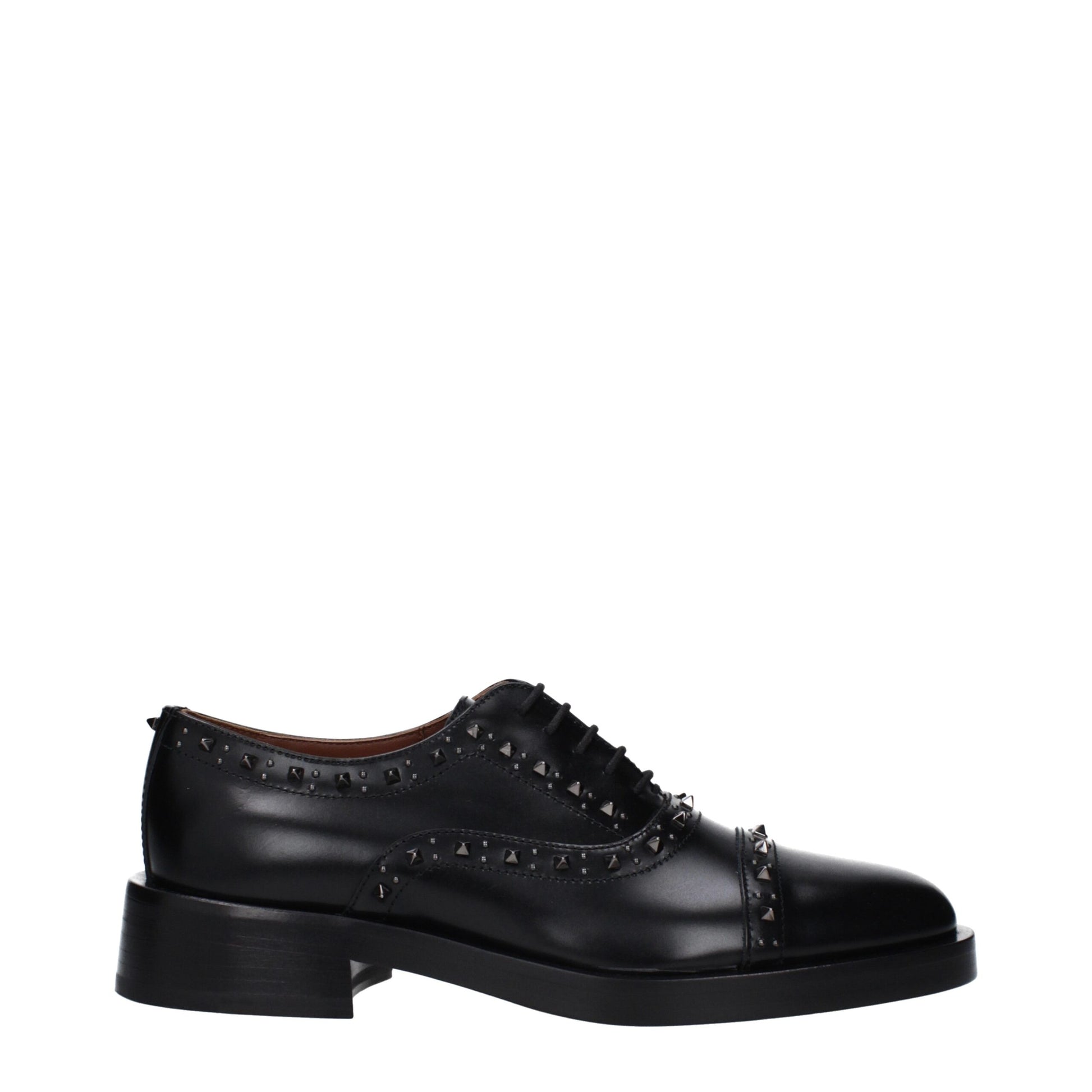 Low-Heel Derby Lace-Up Shoes by Valentino Garavani for unisex in leather black features an ergonomic silhouette, perfectly showcasing Unisex Leather Low-Heel Derby Lace-Up Shoes with its distinct 3-5-cm-heel low-heel and elegant round toe style.