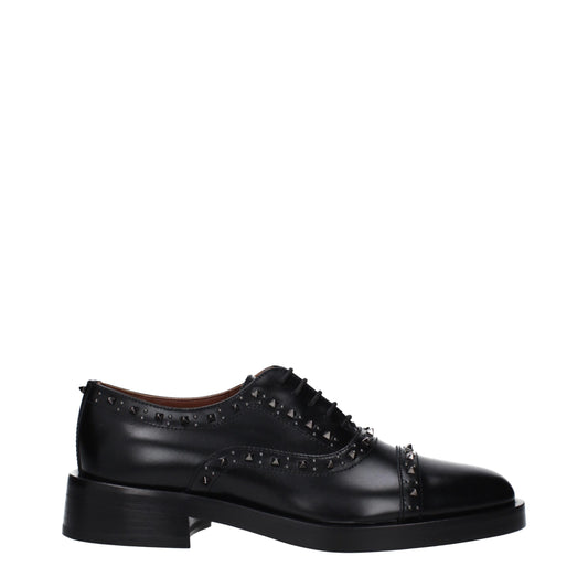 Low-Heel Derby Lace-Up Shoes by Valentino Garavani for unisex in leather black features an ergonomic silhouette, perfectly showcasing Unisex Leather Low-Heel Derby Lace-Up Shoes with its distinct 3-5-cm-heel low-heel and elegant round toe style.