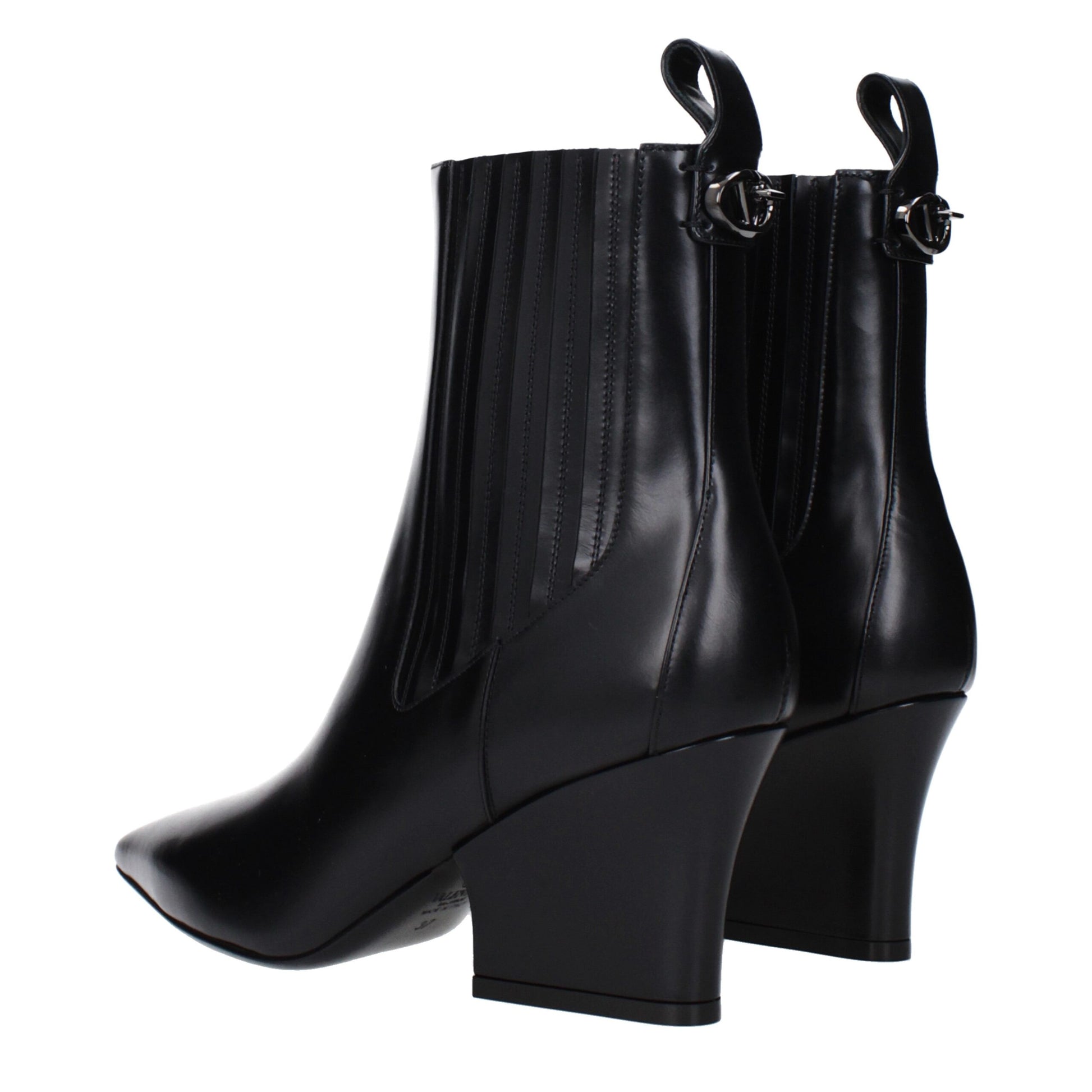 Mid-Heel Ankle Boots by Valentino Garavani for women in leather black features an dynamic silhouette, showcasing the dynamic Women's Leather Mid-Heel Ankle Boots design with its distinctive 7-5-cm-heel mid-heel and elegant .