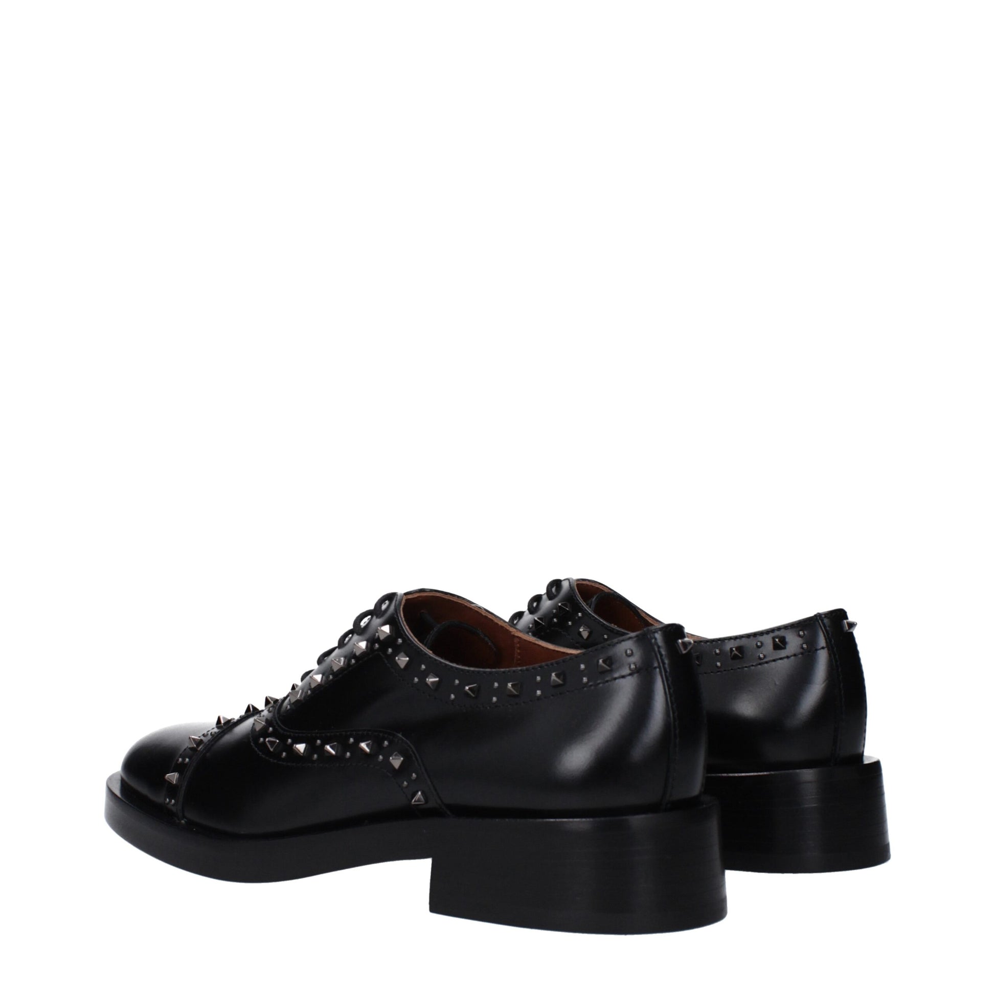 This Low-Heel Derby Lace-Up Shoes by Valentino Garavani for unisex in leather black features an exquisite silhouette from the Unisex Leather Low-Heel Derby Lace-Up Shoes collection, defined by a sophisticated 3-5-cm-heel low-heel and elegant round toe style.