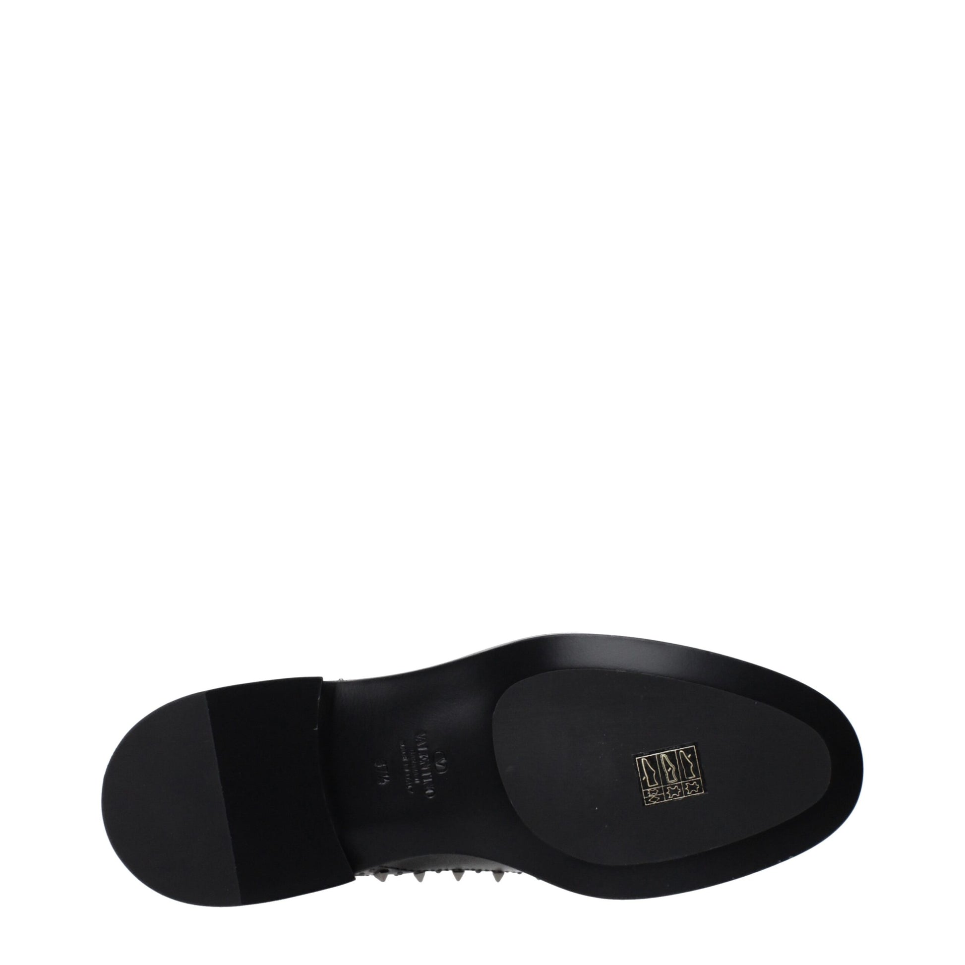 Low-Heel Derby Lace-Up Shoes by Valentino Garavani for unisex in leather black features an dynamic silhouette from the Unisex Leather Low-Heel Derby Lace-Up Shoes collection, defined by a dynamic round toe style and 3-5-cm-heel low-heel for a dynamic look.