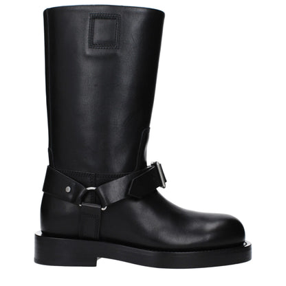 Low-Heel Boots by Burberry for women in leather black features an enchanting design from the Women's Leather Low-Heel Boots collection, highlighting a enchanting 3-5-cm-heel low-heel and round toe style for a refined look.