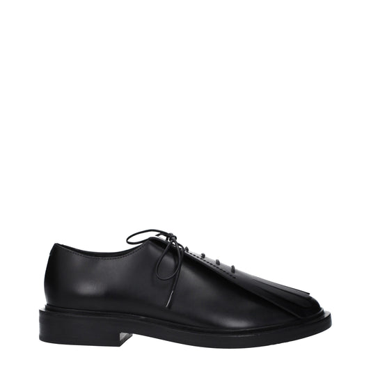 Flat Lace-Up Shoes by Max Mara for unisex in leather & rubber black showcases a resplendent Unisex Leather & Rubber Flat Lace-Up Shoes aesthetic, defined by its resplendent round toe style and elegant flat.