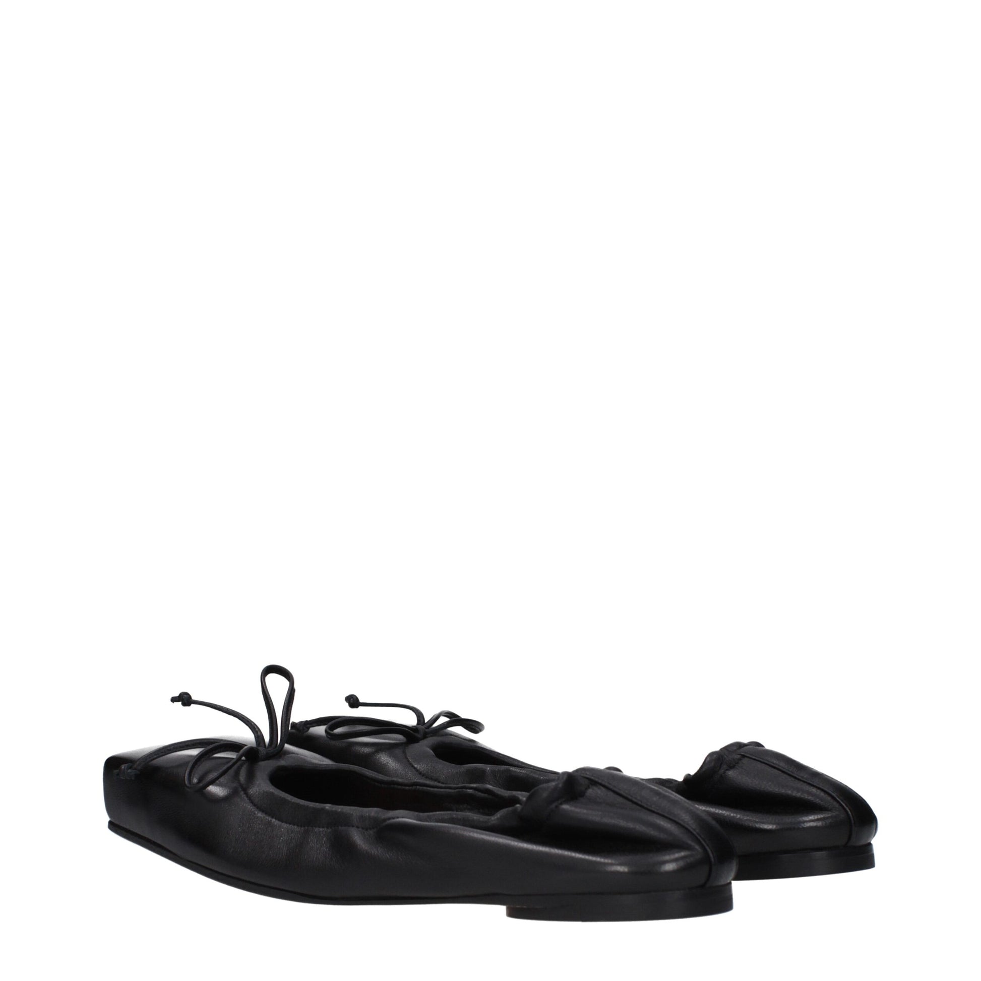 Ballet Flat Shoes by Jacquemus for women in leather black features an statuesque silhouette from the Women's Leather Ballet Flat Shoes collection, showcasing a and a statuesque square toe style for a statuesque look.