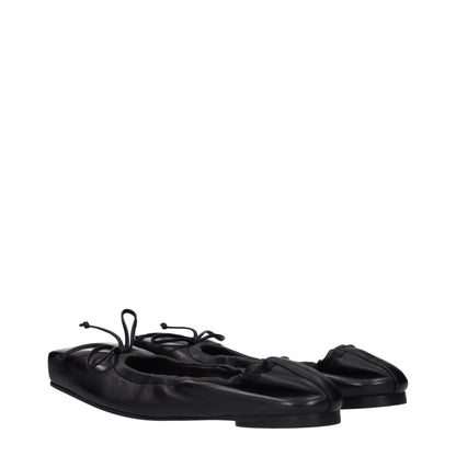 Ballet Flat Shoes by Jacquemus for women in leather black features an statuesque silhouette from the Women's Leather Ballet Flat Shoes collection, showcasing a and a statuesque square toe style for a statuesque look.