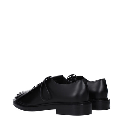 Flat Lace-Up Shoes by Max Mara for unisex in leather & rubber black features an effortless chic silhouette, showcasing the Unisex Leather & Rubber Flat Lace-Up Shoes design with an effortless chic flat and a round toe style for a effortless chic look.