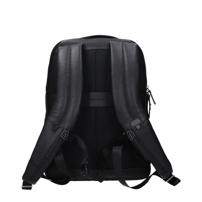 Large Backpack by Piquadro for men in faux patent leather black features an stately silhouette from the Faux Patent Leather Large Backpack range, with a secure zipper, ample built-in-compartments & external-pockets, and versatile backpack-strap, adjustable-strap & handle.