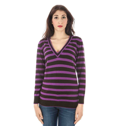 Sweater by Fred Perry for women in wool purple features an polished silhouette, showcasing refined long-sleeve and a sophisticated for a truly polished finish.
